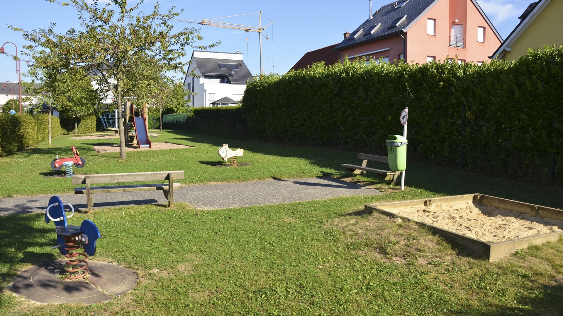 Aire de Jeux - An der Kettenbach Sandweiler (resize)