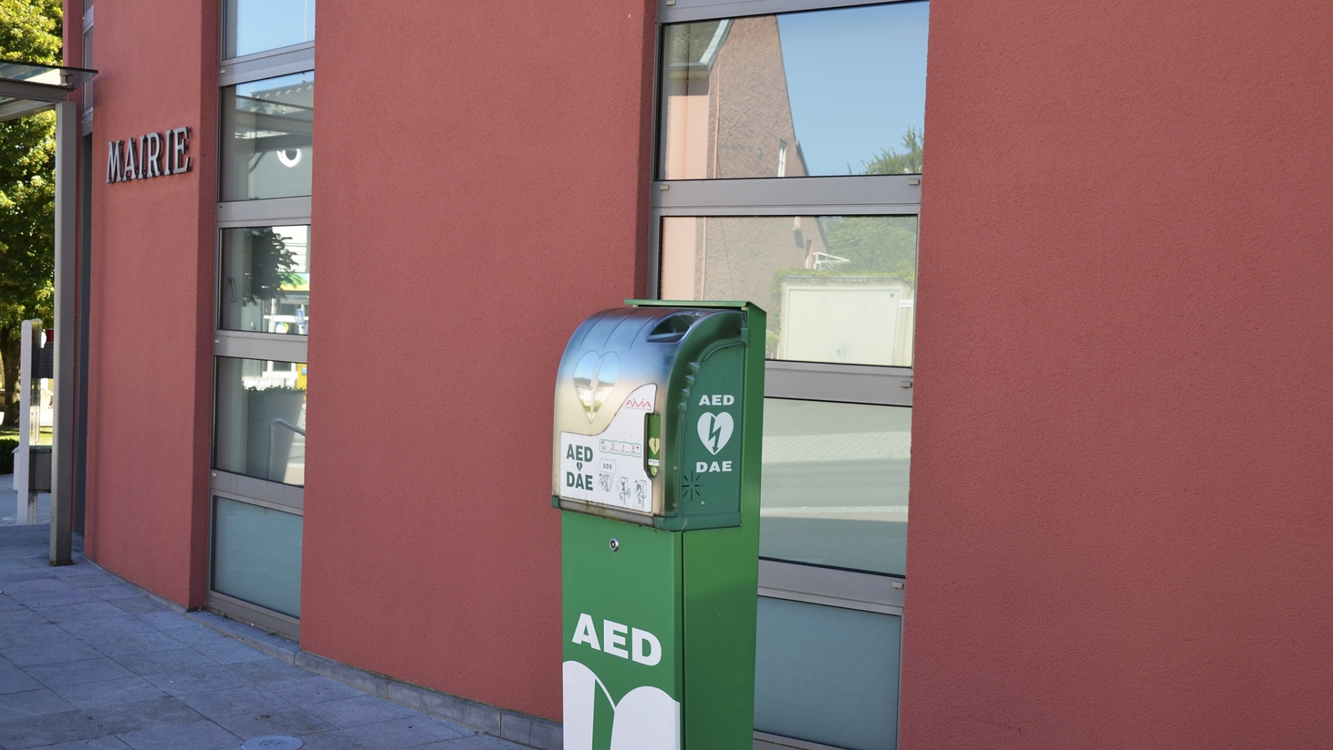 Défibrilateur - rue Principale Sandweiler (resize)