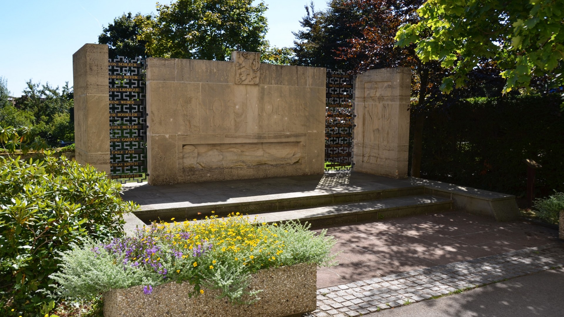 Monuments aux morts Sandweiler (resize)